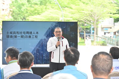 新北市長侯友宜今（17）日至海山捷運廣場，視察「土城員和社宅周邊人本環境改善工程」進度