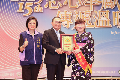 榮獲績優志工獎的新住民關懷員」永冶典子志工以堅持就是力量為理念，陪伴新住民朋友安居新北。