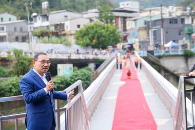 新北市定古蹟「坪林尾橋」修復完成，今（6）日市長侯友宜與居民共同見證百年歷史風華再現。