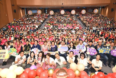 新北市松年大學動態成果展10日在市府3樓多功能集會堂登場