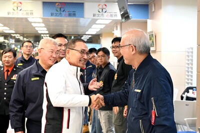 2025新北歡樂耶誕城「巨星耶誕演唱會—The Greatest Show」今(13)日登場。