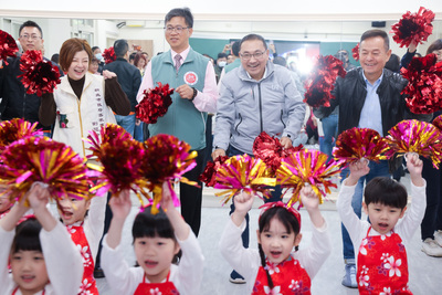 侯友宜指出，三重及板橋哈客館由客家局及教育局共同推動，感謝學校及家長的支持，提供校園場地及資源。