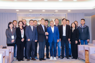 侯友宜說，新北市積極推動「都更三箭」提升更新量能，也透過大眾運輸導向發展（TOD）推動都更，讓捷運到哪裡，都更做到哪裡。