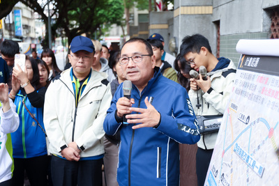 蘆洲區民族路人行道整體改善計畫第三期即將完工，新北市長侯友宜今（18）日前往視察時表示，此次改善工程包括步道拓寬、鋪面更新、無障礙設施改善。
