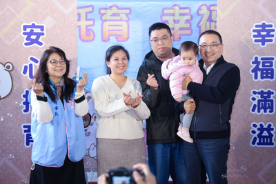 侯友宜表示，三峽國光公共托育中心是第7處進駐社宅的公托中心，並設有非營利幼兒園、長照日照中心及銀光咖啡館等設施，滿足全齡需求。