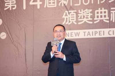 侯友宜表示，新北市有5,614名藥師及藥劑生，共同守護市民的用藥安全。