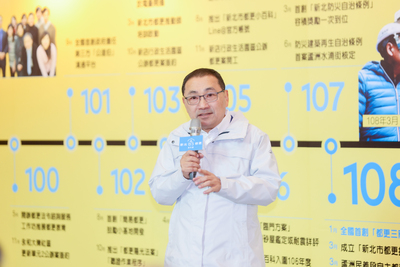 新北市長侯友宜今（12）日出席「新北都更15+5週年慶展」開幕儀式