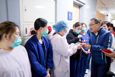 春節期間特別感謝辛苦的醫師、護理師、藥師及所有值班夥伴留守醫院，犧牲與家人團聚的時光只為提供醫療服務，祝福所有第一線同仁新年快樂、平安健康。