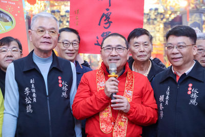 侯友宜表示，每到新春期間都會向神明祈求保佑新北市市政順利推動、市民闔家幸福平安。