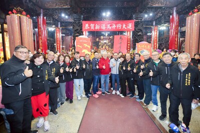 侯友宜表示，湧蓮寺抽出的國運籤，不論籤詩諭示如何，最重要的是抱持「家和萬事興」的精神，唯有團結與和諧才能讓國家往前走。