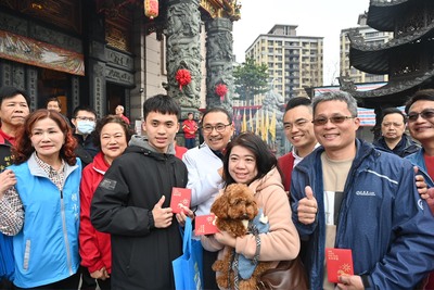 侯友宜發送新年福袋，祝福民眾新的一年「馬祥厚運」。
