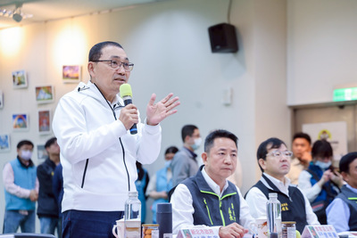 侯友宜率市府團隊前往鶯歌區與里長進行行動治理座談會，特別針對捷運三鶯線進度進行說明