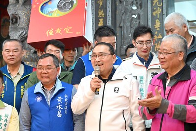 侯友宜感謝三元宮長年來積極投入公益活動，對地方事務的奉獻不遺餘力。