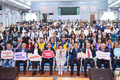 侯友宜表示，優秀青年評選標準不僅著重過往表現，更看重未來潛力及對社會的影響力，且新北市有約112萬名青年，132位獲獎者能夠脫穎而出實屬不易。