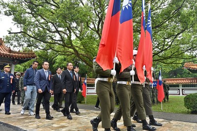 新北市忠烈祠今（29）日舉行春祭典禮，由新北市長侯友宜擔任主祭官，率市府團隊、軍警消代表及烈、義士家屬約300人一同追思感念先賢烈士保家衛國、犧牲奉獻的精神。