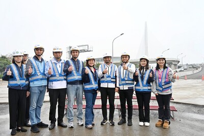 淡海線二期將銜接淡江大橋匝道，先期工程已於去（114）年6月動工，進行二期路網軌道鋪設、道路拓寬及管線遷移等工程，目前施作進度超前，預計可於淡江大橋通車前順利完成軌道鋪設。