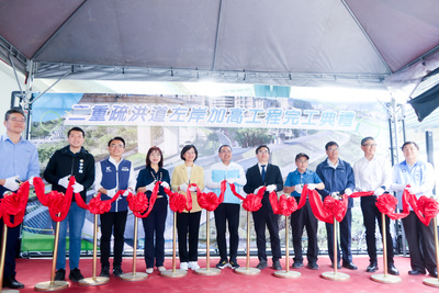 「二重疏洪道左岸加高工程」日前順利完工，新北市長侯友宜今（30）日出席完工典禮。