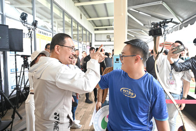 三重運動中心智能射箭場 新北特教學校學生射箭初體驗