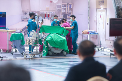 新北市政府持續精進救護能量，目前已與14間急救責任醫療院合作「院前啟動葉克膜（ECMO）計畫」