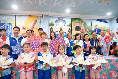 哈客館代表著文化凝聚的中心，為了傳承客家族群的語言、文化及傳統技藝