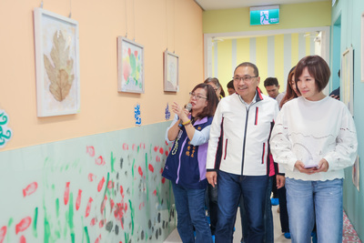 侯友宜表示，新北市目前總數達130家，可收托6,565名幼兒，新北收托量接近全國總合一半。