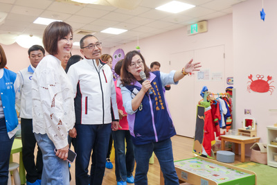 立法委員柯志恩率多位高雄市議員參訪新北市板橋新板公共托育中心，了解新北市公共托育政策，汲取彼此經驗。
