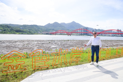淡水金色水岸自行車道全長約11公里，未來將串連關渡大橋、淡江大橋及八里左岸自行車道，打造近20公里的水岸自行車騎乘路線。