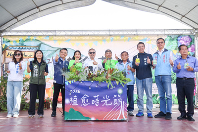 市集特別結合以在地原料釀製的「新北地酒」、青農綠植及療癒植栽，希望讓更多人看見新北農業與地方創生的多元魅力。