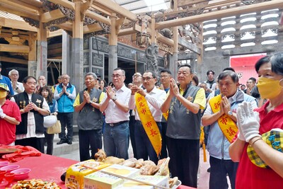 金包里慈護宮上梁大典 侯友宜盼重現歷史建築風華