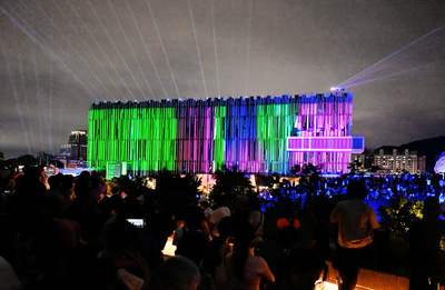 《海山夜行》建築光雕讓民眾以不同視角欣賞新北市美術館建築之美。