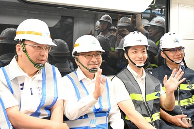 雙北合作里程碑！萬大中和線主線動態測試 侯友宜蔣萬安攜手視察 共築雙北軌道新未來