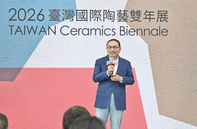 新北市長侯友宜今（15）日出席「2026臺灣國際陶藝雙年展」開幕。