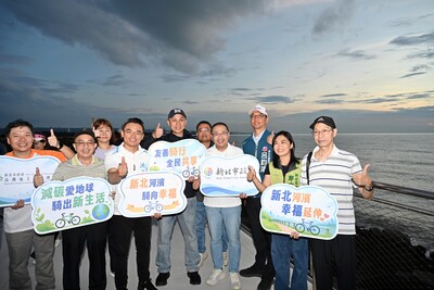 市府積極推動金色水岸自行車優化工程，其中海堤段全長1.1公里，能以最佳觀賞角度欣賞海天一色的美麗夕照。