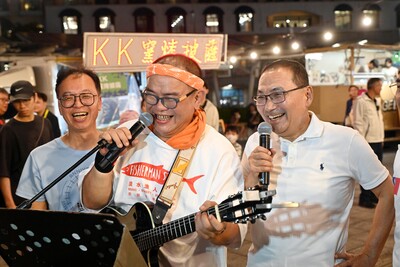 新北市長侯友宜今晚也赴現場與樂迷一起感受熱烈氣氛。