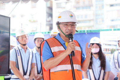 市府今（17）日舉辦蘆洲區行動治理基層建設督導，新北市長侯友宜與市府團隊前往視察蘆洲光華段青年社會住宅及新北湧蓮寺慈善公益大樓工程。