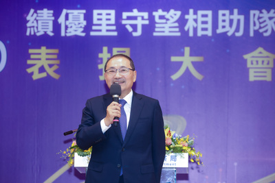 侯友宜今（21）日出席「115年績優里守望相助隊」表揚大會，頒發81位績優里守望相助隊（里）長。