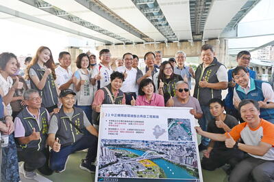 侯友宜前往視察永和博愛藝術街廊道及中正橋周邊環境整合再造工程。他表示，市府目前針對中正橋周邊環境將分區逐步進行活化，設計符合全齡共融的休憩園區。