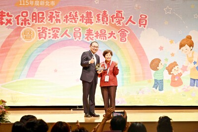 侯友宜肯定三暉幼兒園陳麗霞園長長期累積專業、傳承經驗，堅持不懈打造讓孩子安心、安全學習的成長環境。