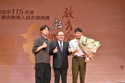 新北市長侯友宜親自頒獎，向長年投入教育現場的教師致敬。今年共有2006位資深優良教師、39位特殊優良教師及24位卓越特教人員獲獎，其中57位教師服務屆滿40年，見證新北教育長年扎根與傳承的深厚力量。