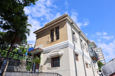 淡水古蹟博物館說明，中野宅平日開放時間自9時30分至17時，假日延長至18時，全年度免費入館參觀。