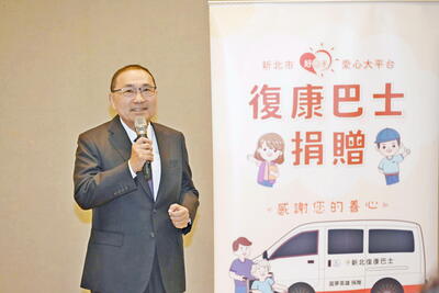 禾繕基金會及天麗生技今（8）日捐贈新北市政府復康巴士1輛，市長侯友宜代表受贈