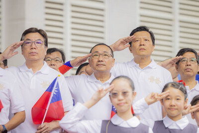 共同歡慶國家慶典，展現新北市全民共慶國慶的熱烈氛圍。