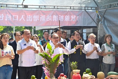 新北市長侯友宜今天出席捷運環狀線板橋站新增出入口上梁典禮暨祈福儀式。
