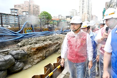 視察新北捷運土城樹林線CQ880A區段標工程LG09站防颱整備工作