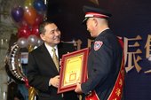 108年119消防節消防暨義消楷模表揚大會，侯市長一一頒獎表揚感謝所有消防同仁的辛勞與付出