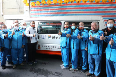三重清聖宮慶祝清水祖師誕辰暨復康巴士捐贈儀式