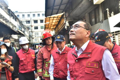 深坑區電子廠倉儲昨（20）日發生火警，侯友宜市長今（21）日上午赴現場視察。