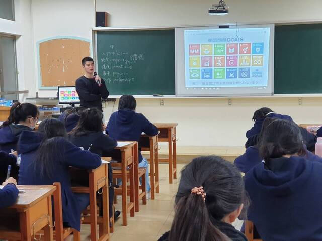 本處受邀崇光高中國際領航課程演講