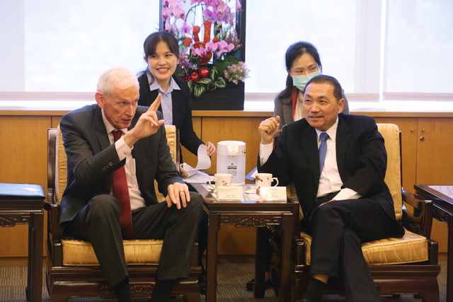 美國在臺協會主席莫健蒞府拜會市長
