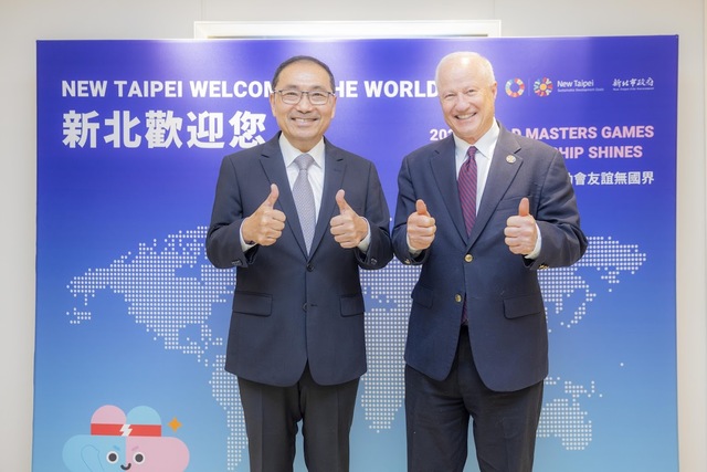 柯夫曼市長(右)讚許新北市產官學研合作的成果